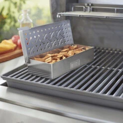 Boîte De Fumage Weber Pour Barbecue à Gaz, Barbecue électrique Et Fumoir 9 Boîte De Fumage Weber Pour Barbecue à Gaz, Barbecue électrique Et Fumoir -Barbecue Passion Soldes Magasin 7576 boite fumage barbecue gaz weber ambiance