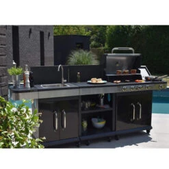 Pack Cuisine Extérieure FIDGI 4 Avec Barbecue Gaz + Desserte + Evier -Barbecue Passion Soldes Magasin barbecue gaz cook in garden fidgi 4 cuisine ambiance min