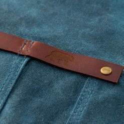 Tablier Barbecue Toile Waxée Alaskan Maker 547 - Bleu Canard -Barbecue Passion Soldes Magasin tablier alaskan maker bleu canard 5